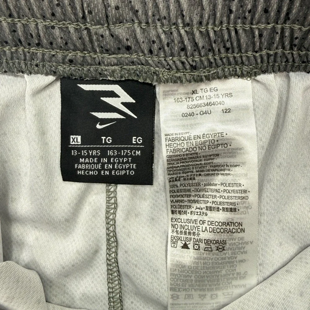 Nike Boys Russell Wilson 3 Dri-FIT Splatter Mesh Athletic Shorts Grey XL 13-15Y